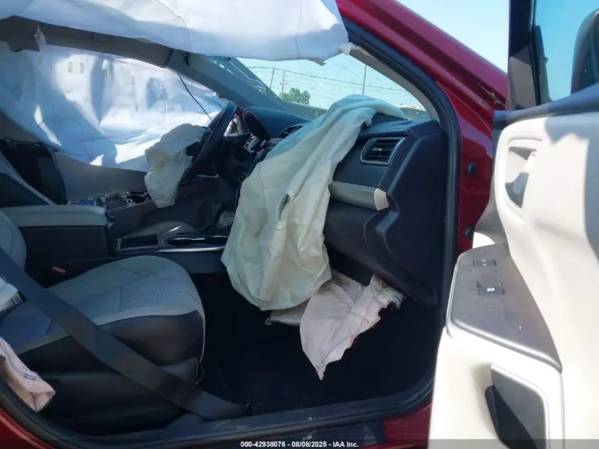 2016 TOYOTA CAMRY SE
