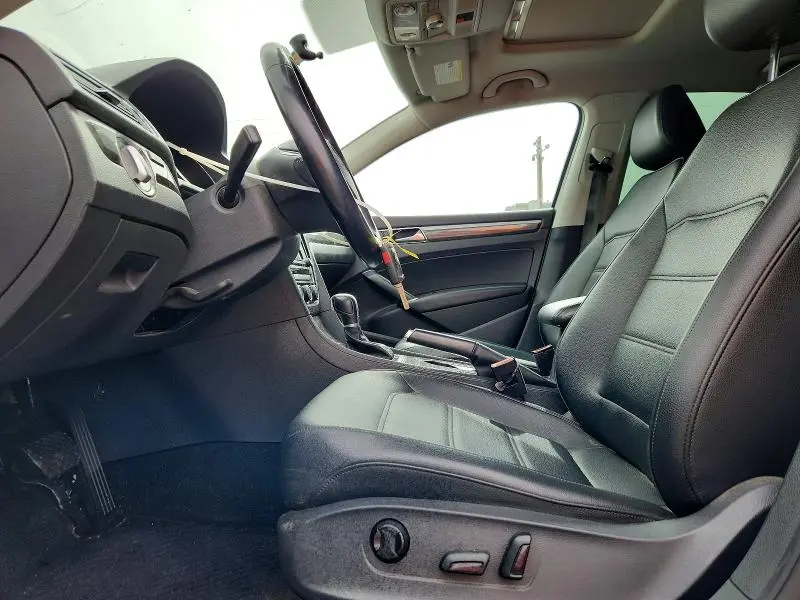 2017 VOLKSWAGEN PASSAT SE  