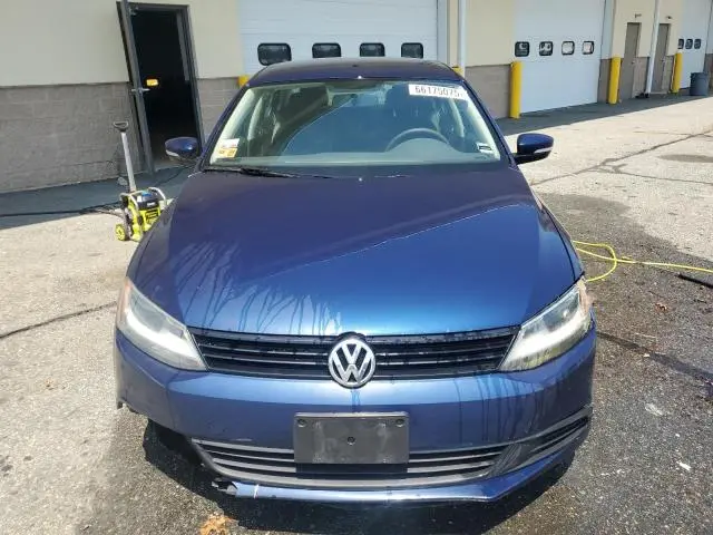 2011 VOLKSWAGEN JETTA SE  