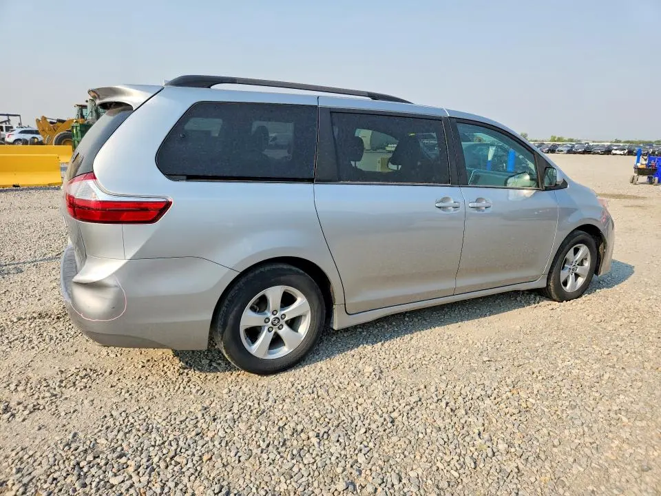 2019 TOYOTA SIENNA LE  