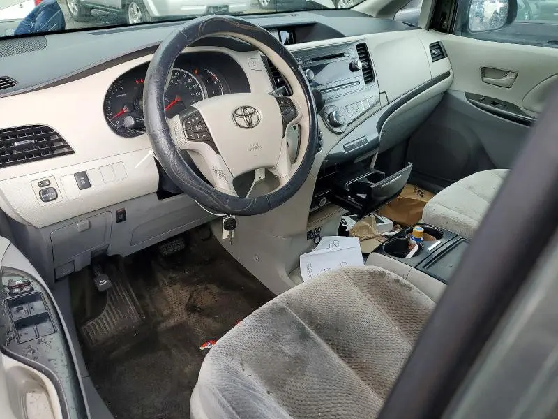 2013 TOYOTA SIENNA LE 8-PASSENGER  