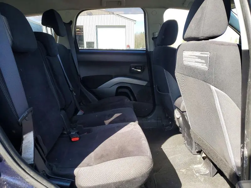 2010 MITSUBISHI OUTLANDER ES  