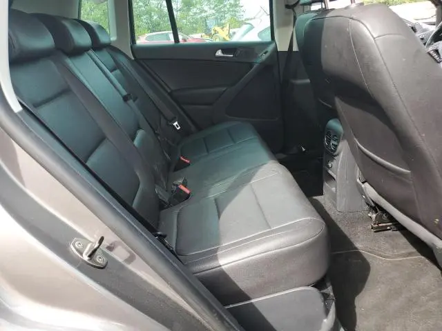 2011 VOLKSWAGEN TIGUAN S  