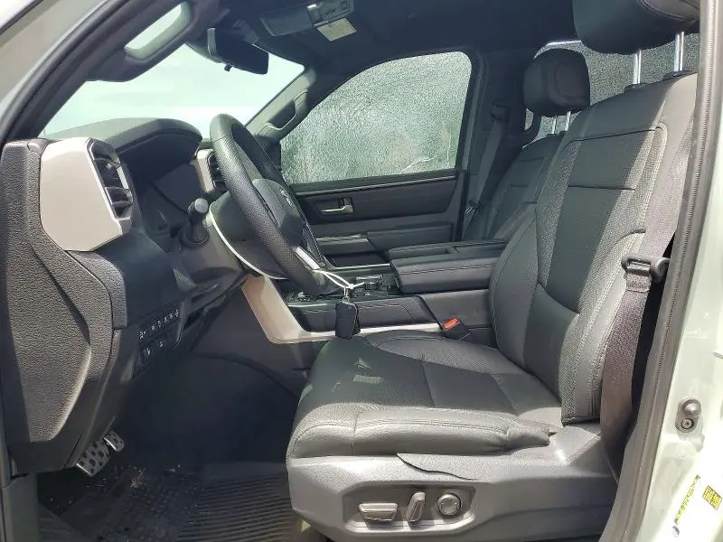 2025 TOYOTA TUNDRA SR5  