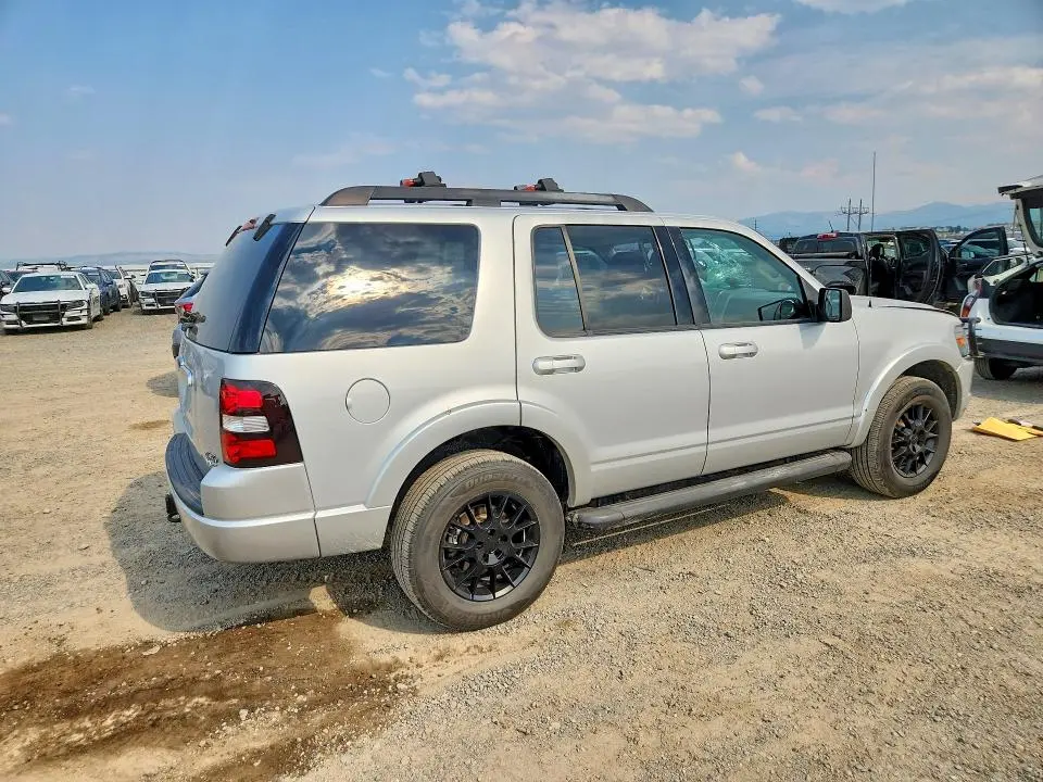 2010 FORD EXPLORER XLT  