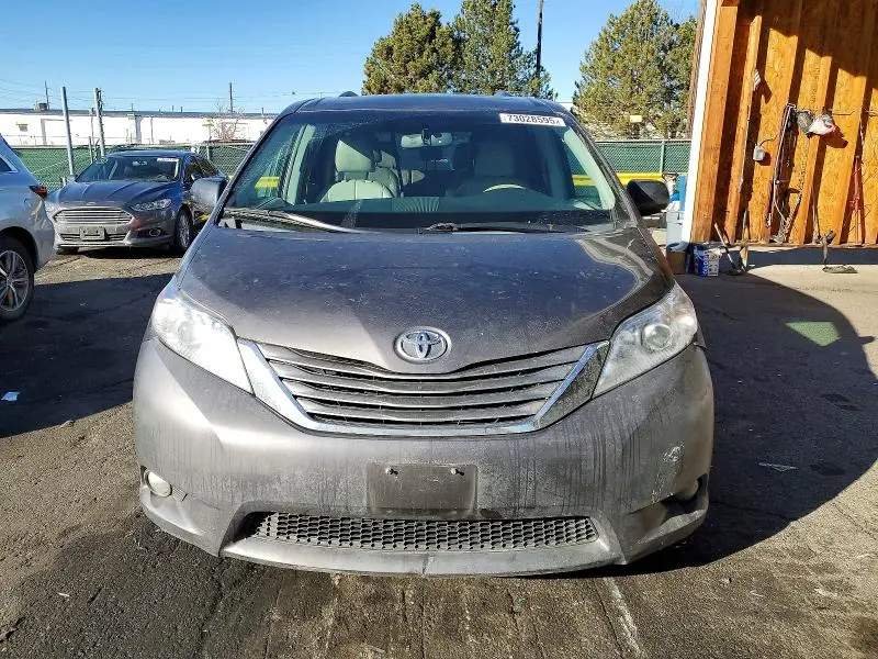 2011 TOYOTA SIENNA XLE  