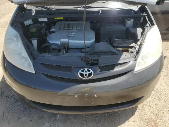 2010 TOYOTA SIENNA XLE  