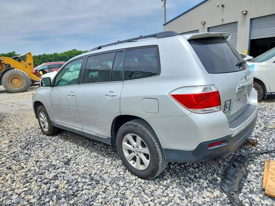 2013 TOYOTA HIGHLANDER SE  