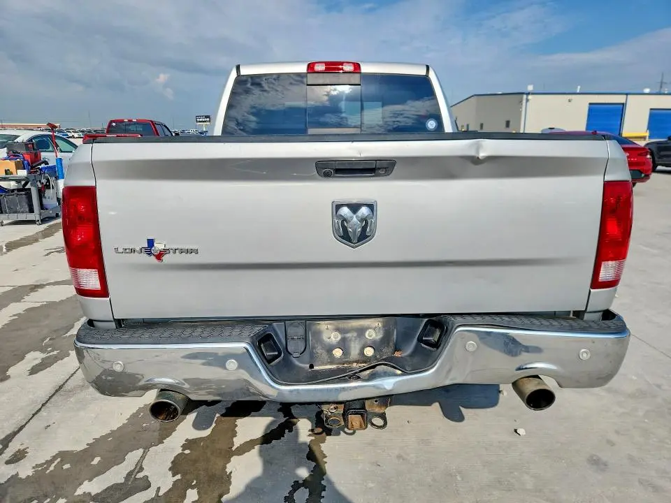 2016 RAM 1500 SLT  