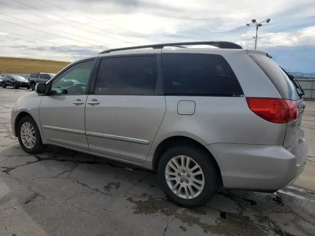 2010 TOYOTA SIENNA XLE  