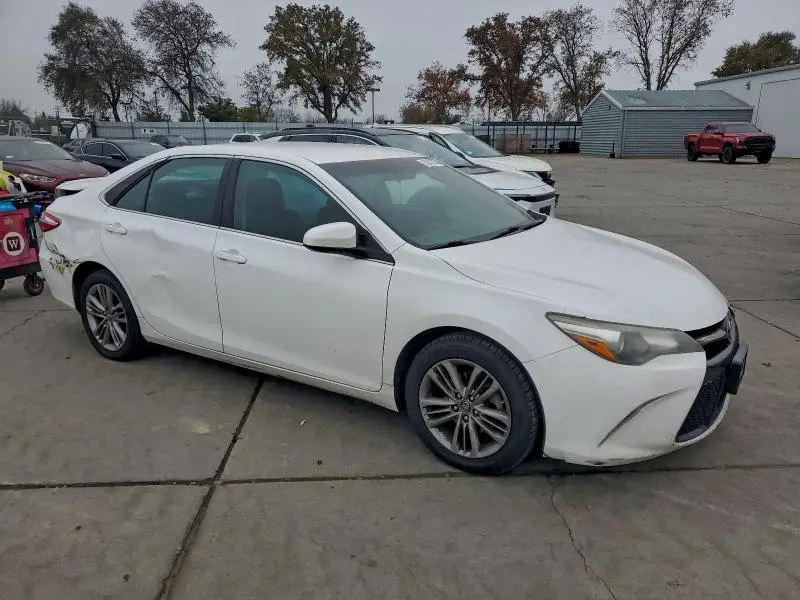 2016 TOYOTA CAMRY SE  