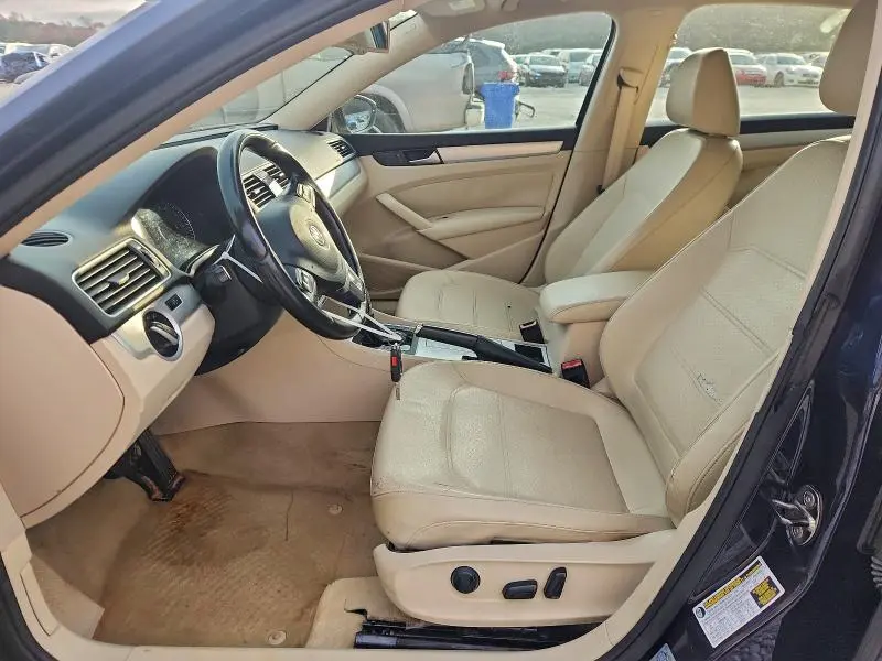 2012 VOLKSWAGEN PASSAT SE  