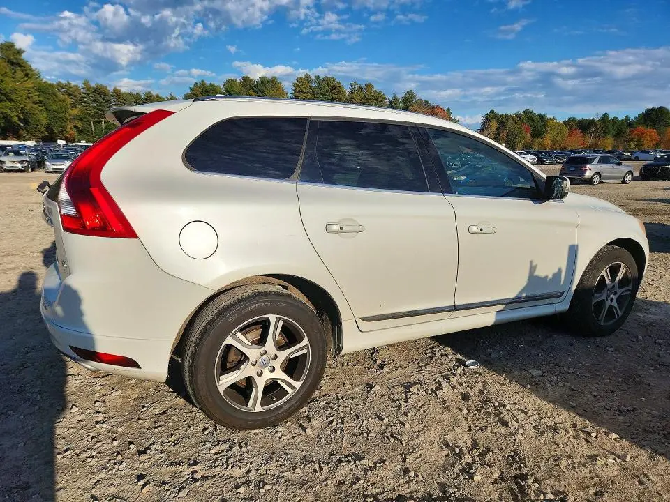 2015 VOLVO XC60 T6 PREMIER+  