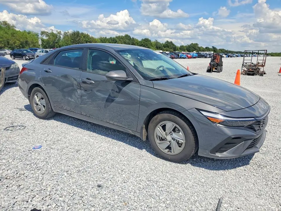 2024 HYUNDAI ELANTRA SE  
