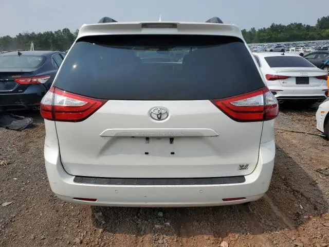 2018 TOYOTA SIENNA XLE  