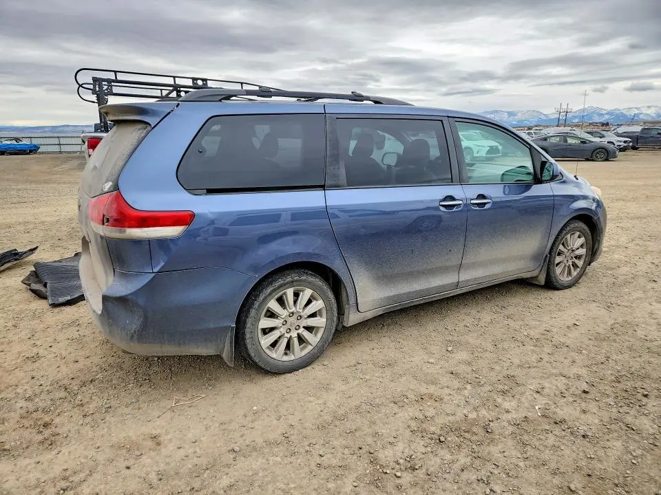 2014 TOYOTA SIENNA XLE 7-PASSENGER  