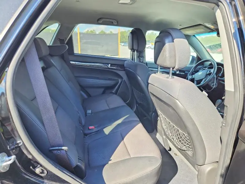 2011 KIA SORENTO LX  