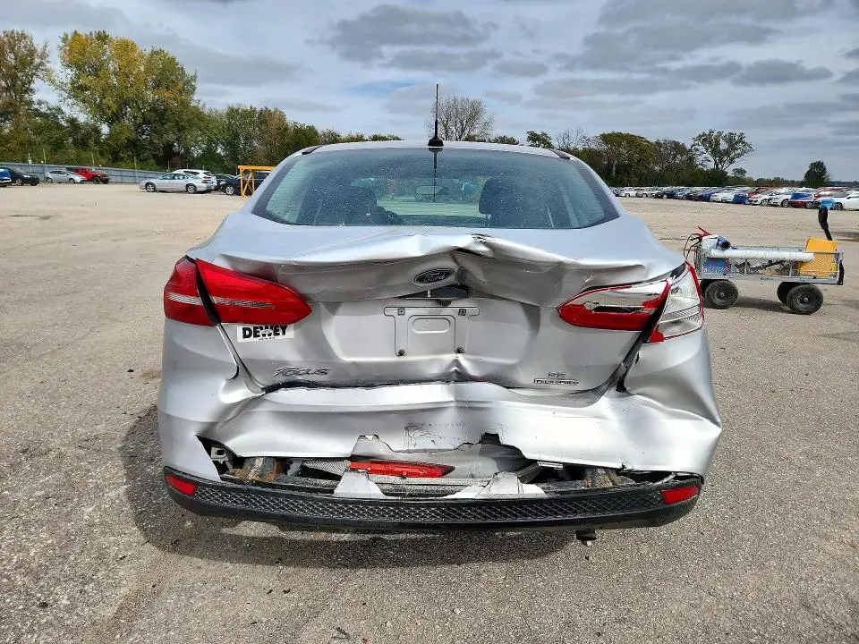 2015 FORD FOCUS SE  