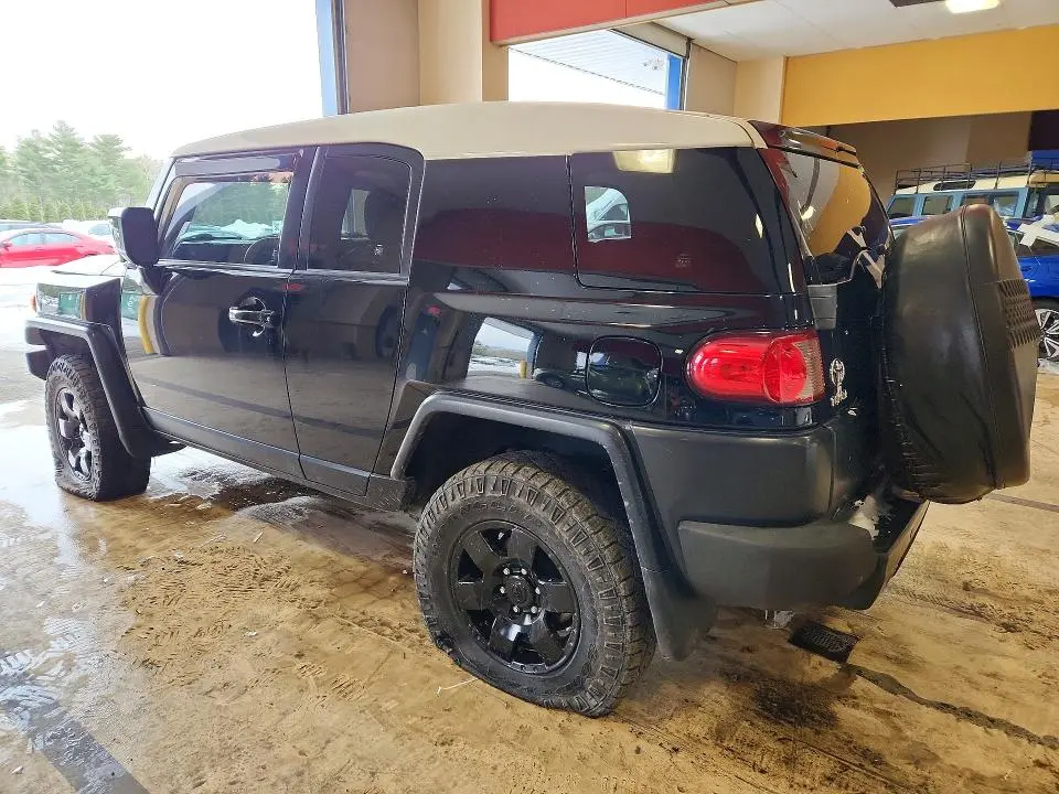 2010 TOYOTA FJ CRUISER   