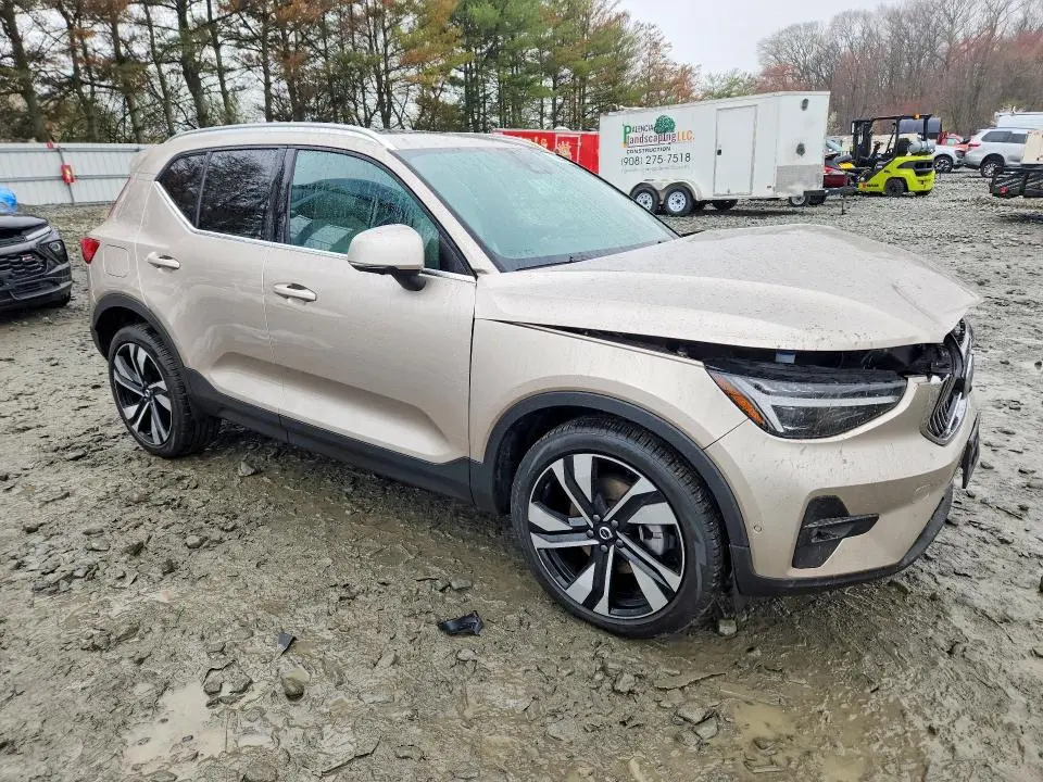 2024 VOLVO XC40 ULTIMATE  