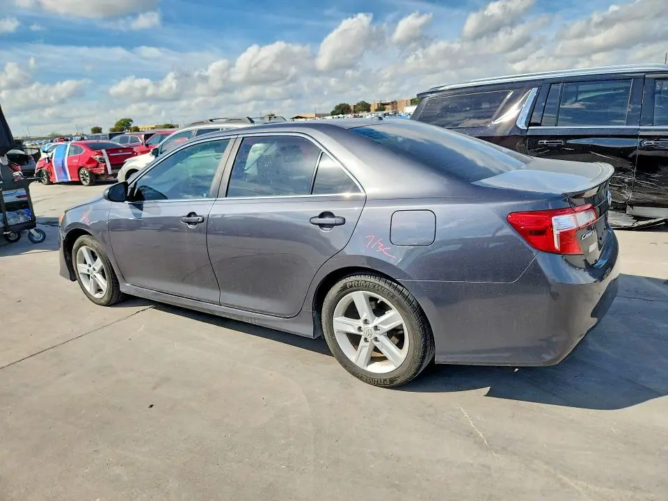 2012 TOYOTA CAMRY SE  