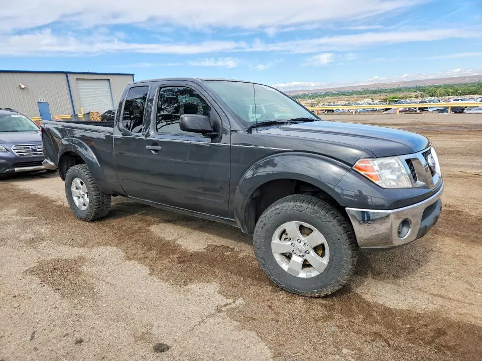2011 NISSAN FRONTIER SV V6  