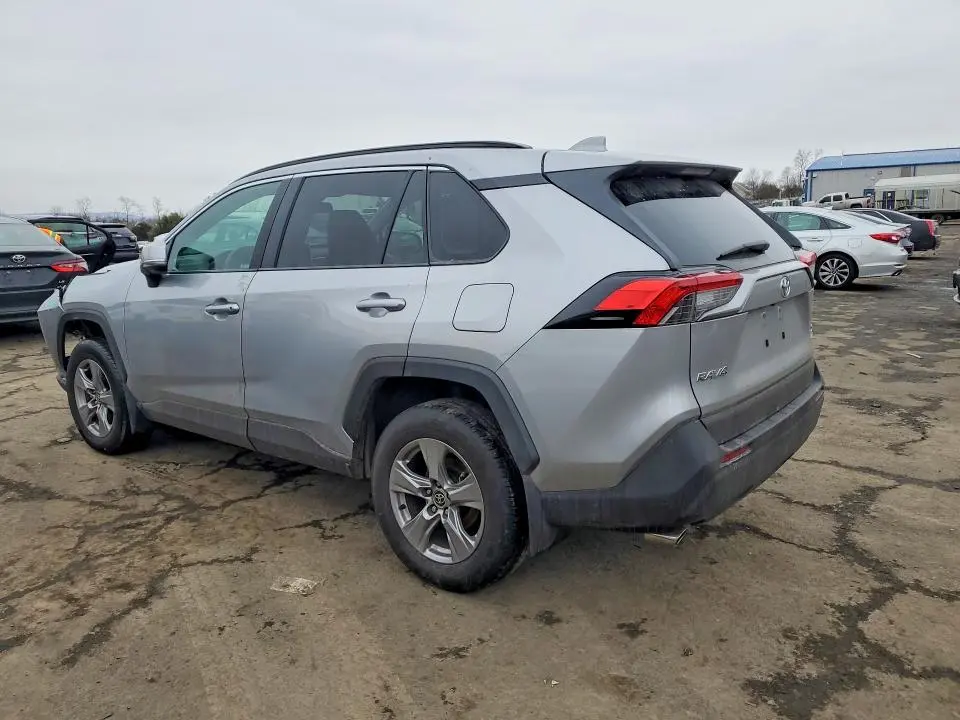 2025 TOYOTA RAV4 XLE  