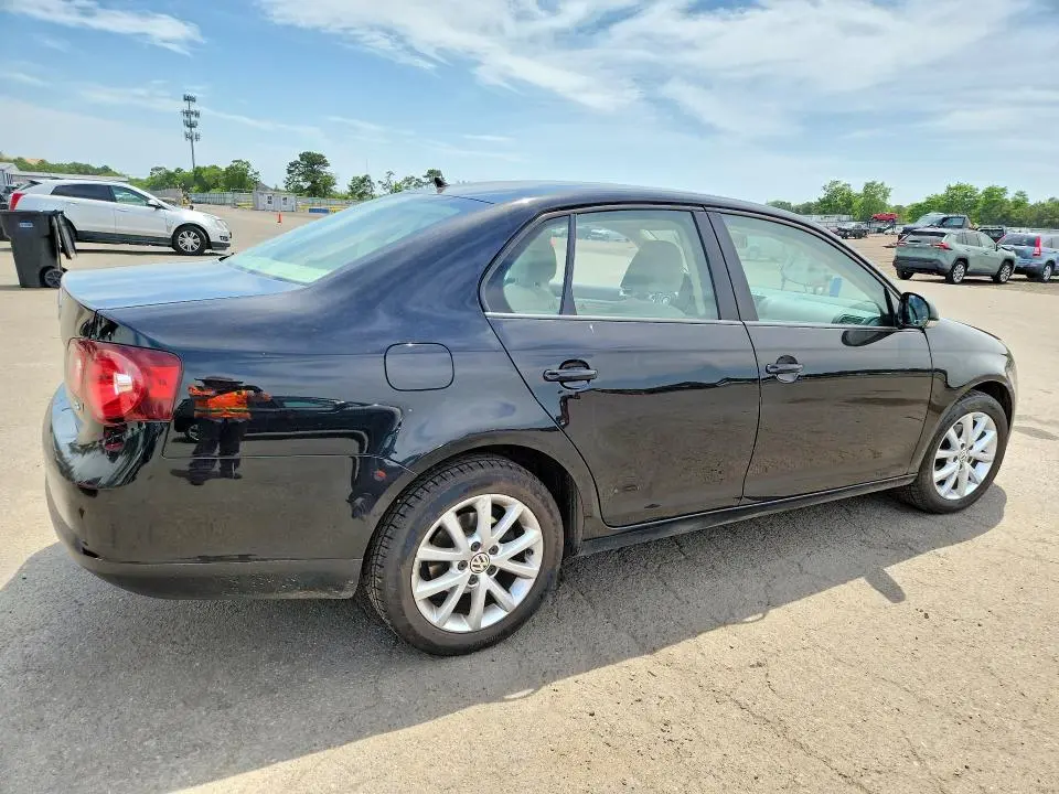 2010 VOLKSWAGEN JETTA LIMITED  