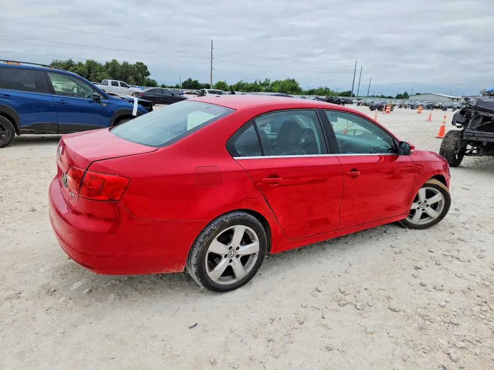 2013 VOLKSWAGEN JETTA SE  