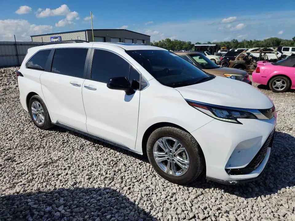 2022 TOYOTA SIENNA   