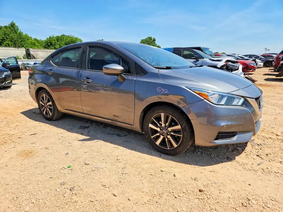 2021 NISSAN VERSA SV  