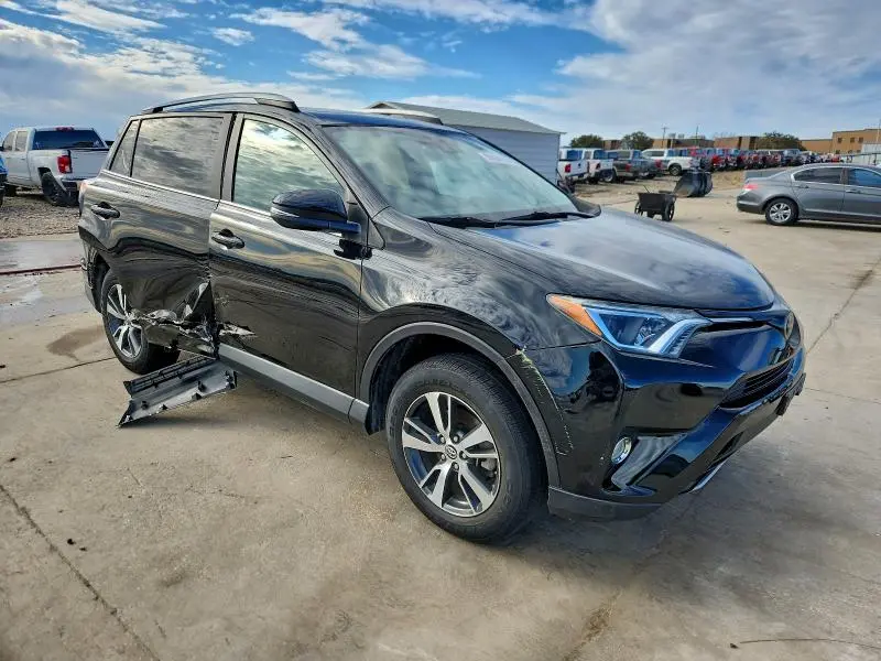 2017 TOYOTA RAV4 XLE  