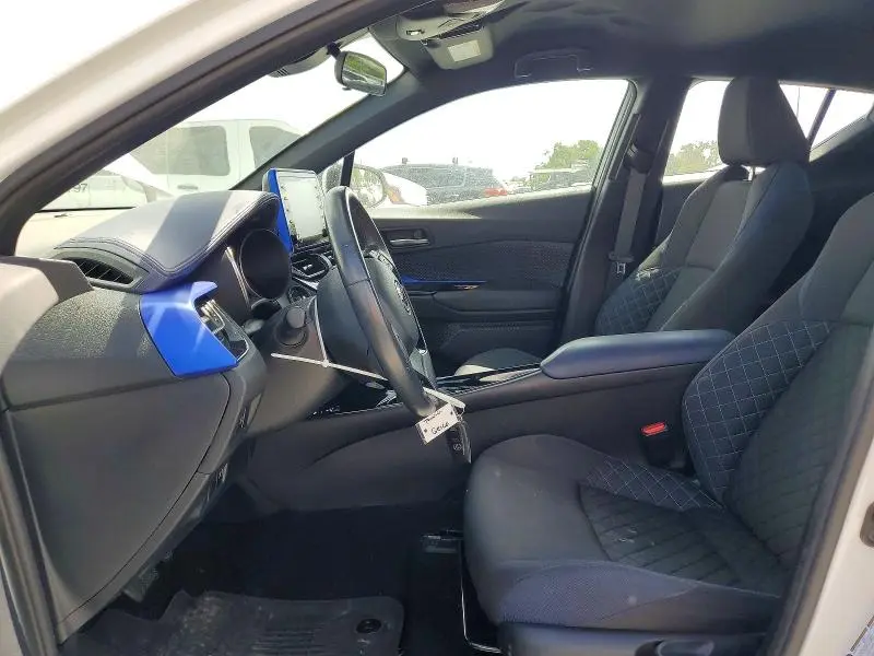 2022 TOYOTA C-HR XLE  