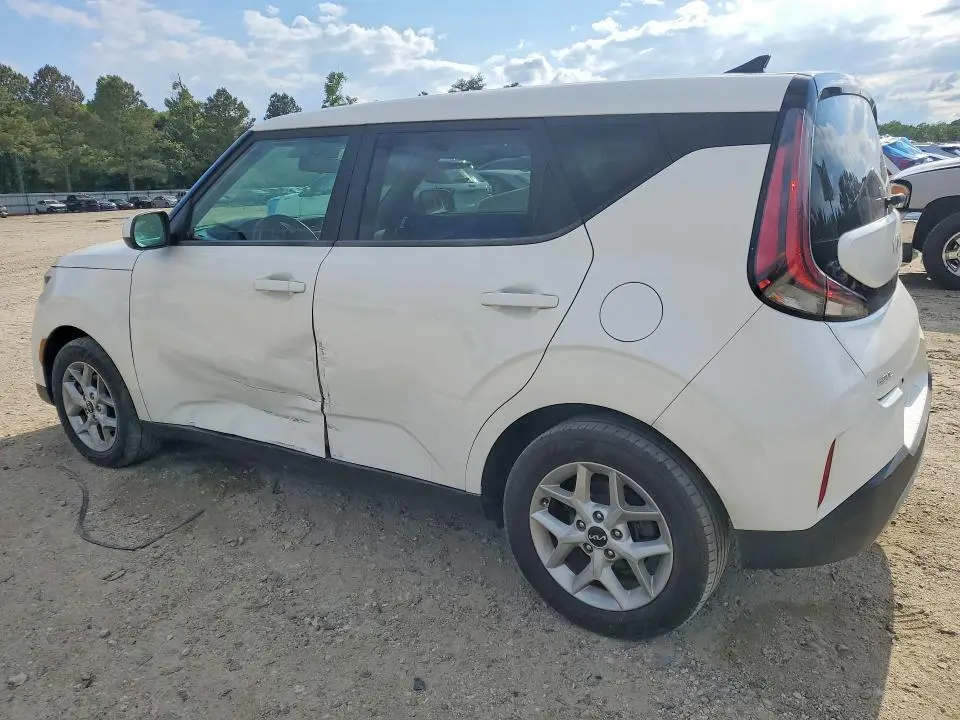 2023 KIA SOUL LX  