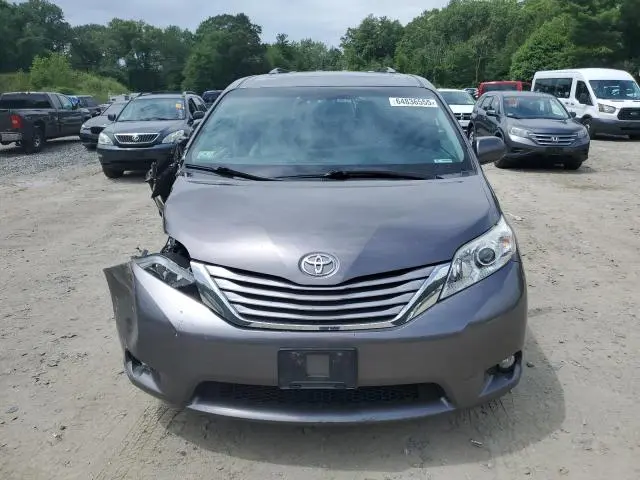 2016 TOYOTA SIENNA XLE  