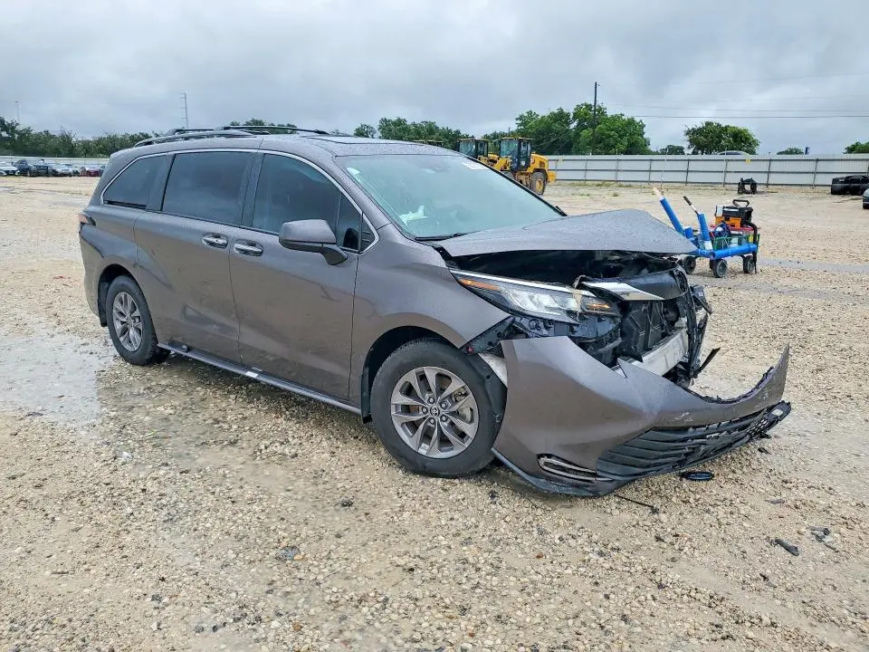 2022 TOYOTA SIENNA   