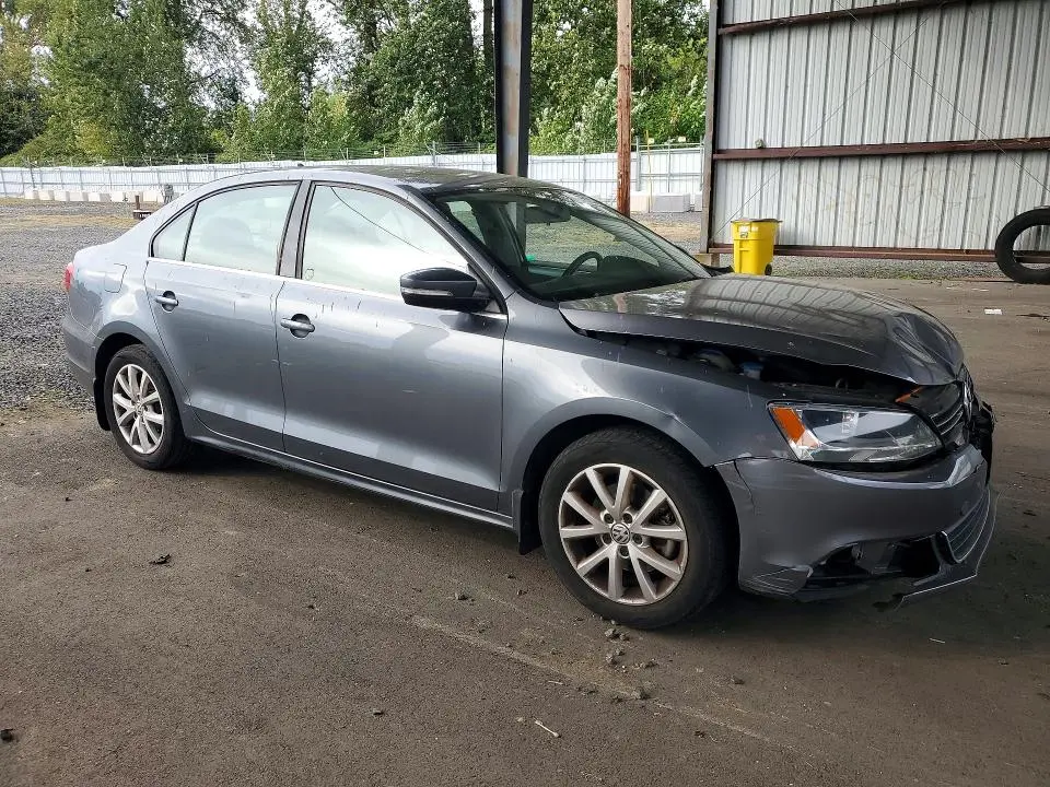 2013 VOLKSWAGEN JETTA SE  