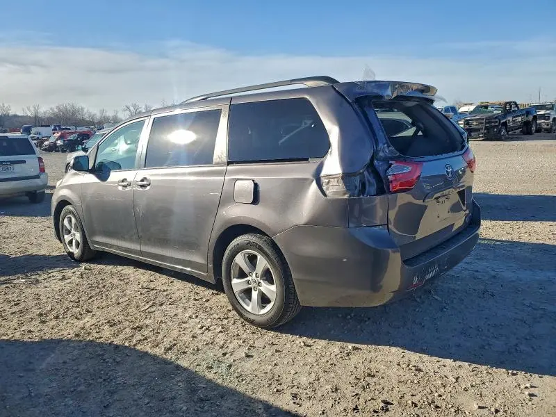 2016 TOYOTA SIENNA LE  