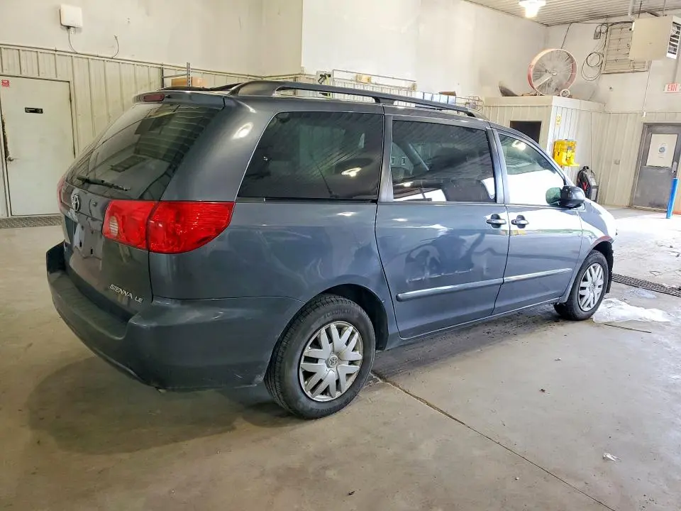 2010 TOYOTA SIENNA LE 8-PASSENGER  