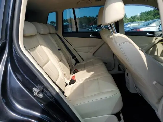 2011 VOLKSWAGEN TIGUAN S  