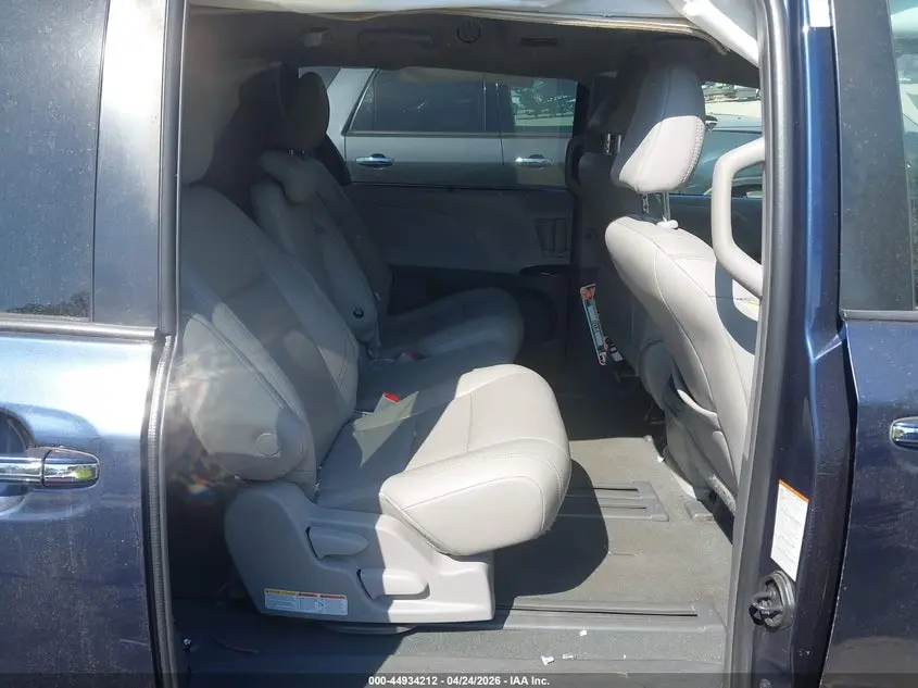 2019 TOYOTA SIENNA XLE 8 PASSENGER