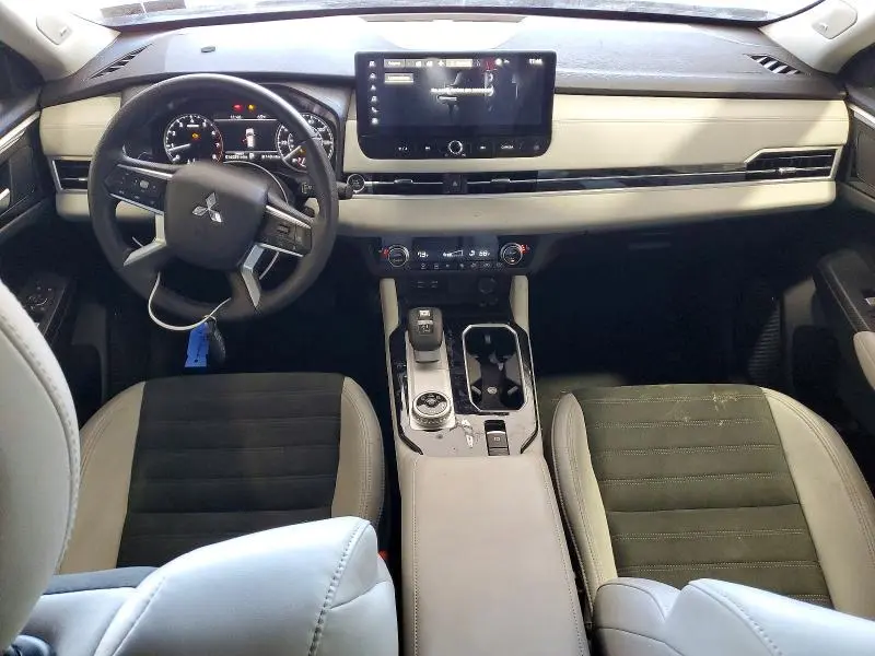 2025 MITSUBISHI OUTLANDER SE  
