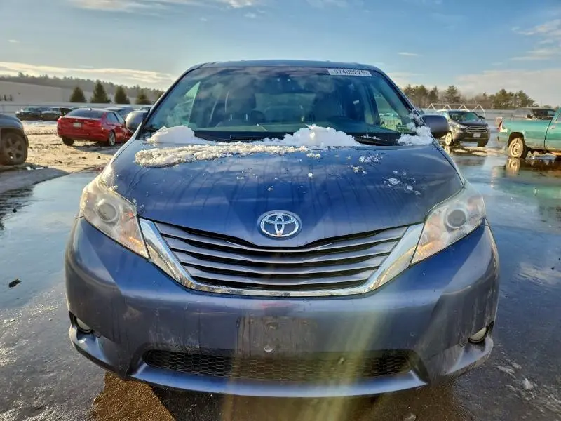 2015 TOYOTA SIENNA XLE  