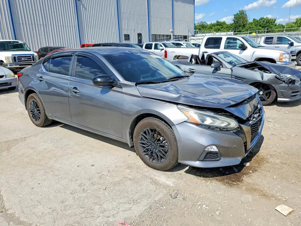 2019 NISSAN ALTIMA SR  