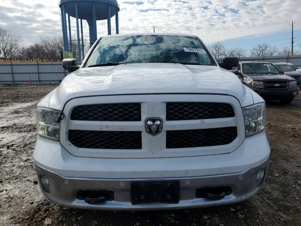 2016 RAM 1500 SLT  