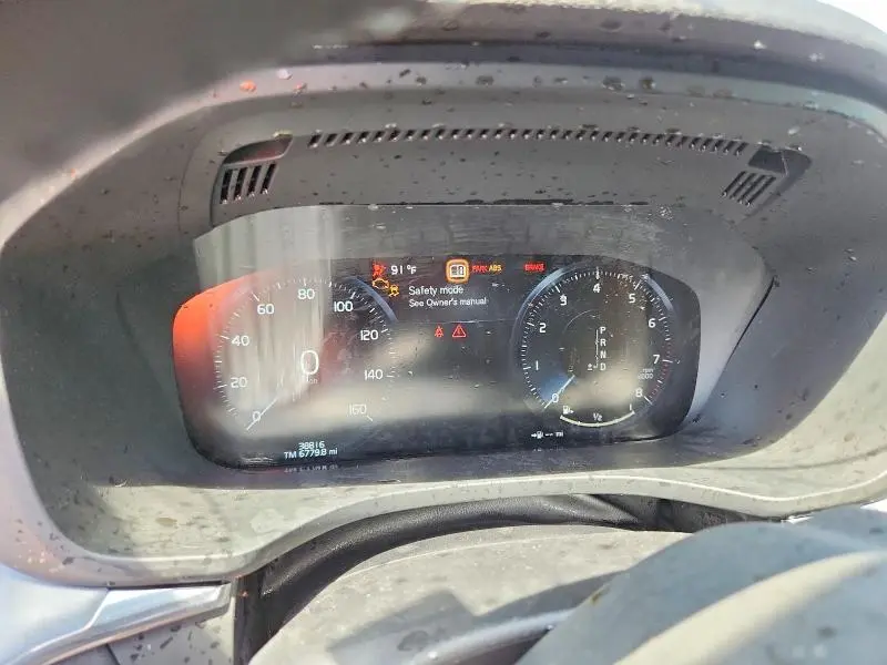 2020 VOLVO XC60 T6 MOMENTUM  