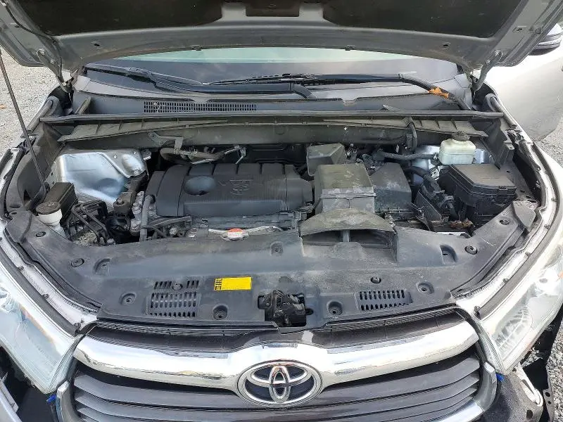 2016 TOYOTA HIGHLANDER LE  