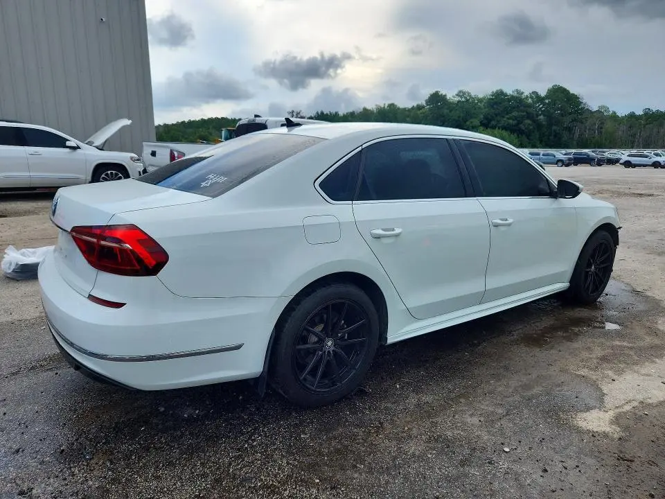 2017 VOLKSWAGEN PASSAT R-LINE  