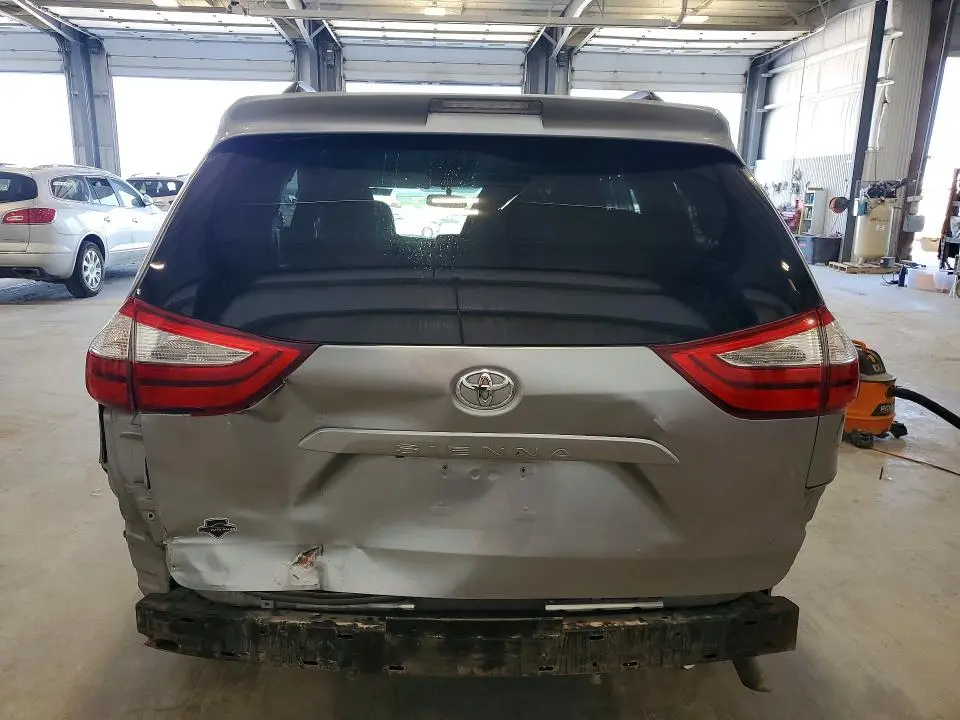 2015 TOYOTA SIENNA LE  