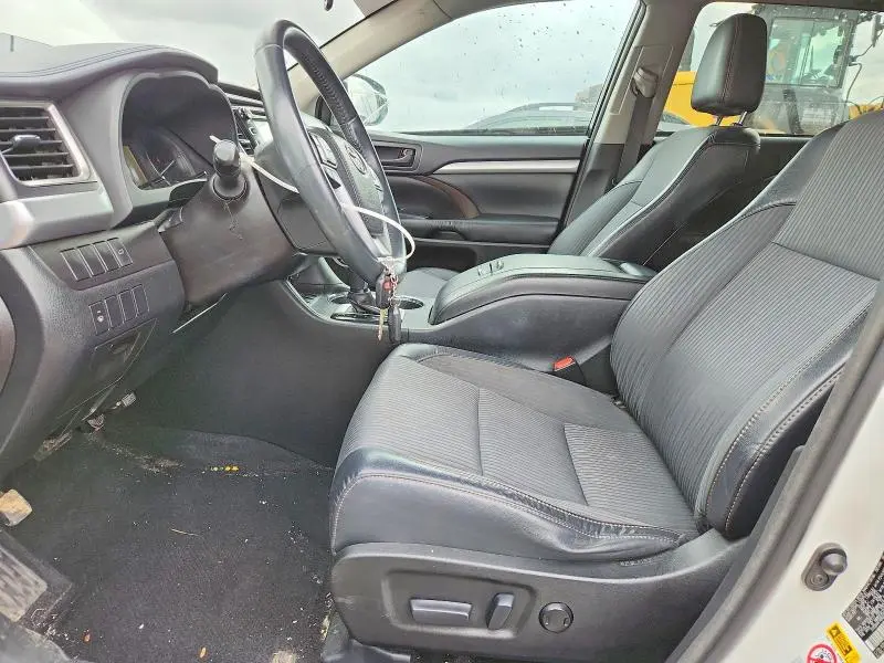 2016 TOYOTA HIGHLANDER LE PLUS  